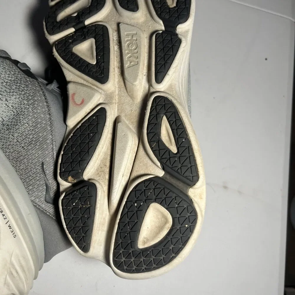 Mens Pre-owned Gray Hoka One One Bondi 8 Running Shoes Size 9 2E Minimal Wear